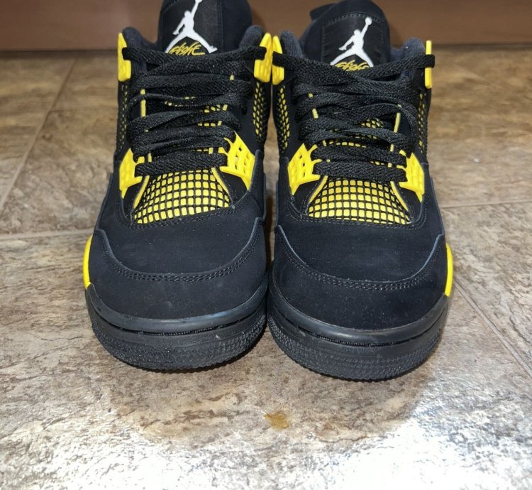 Air Jordan 4 Retro Thunder 2023