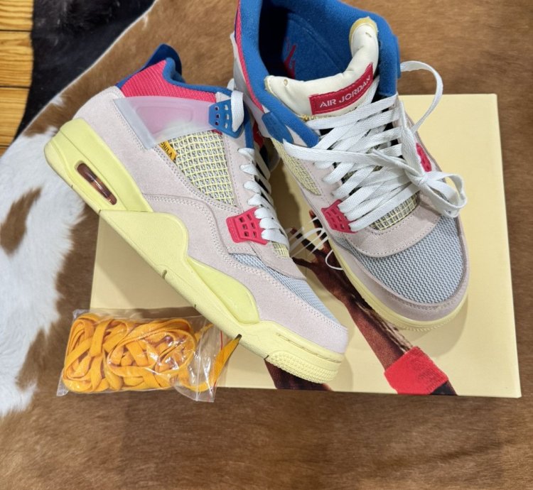Air Jordan 4 Retro Union La Guava
