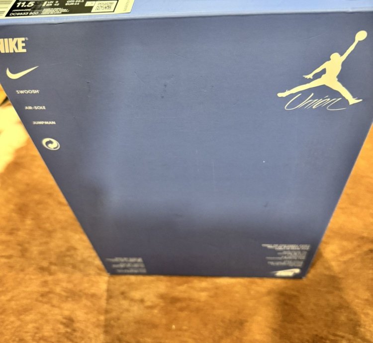 Air Jordan 4 Retro Union La Guava