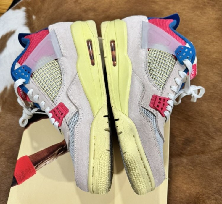Air Jordan 4 Retro Union La Guava