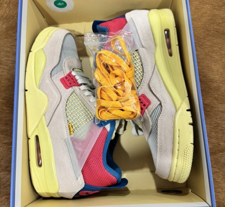 Air Jordan 4 Retro Union La Guava