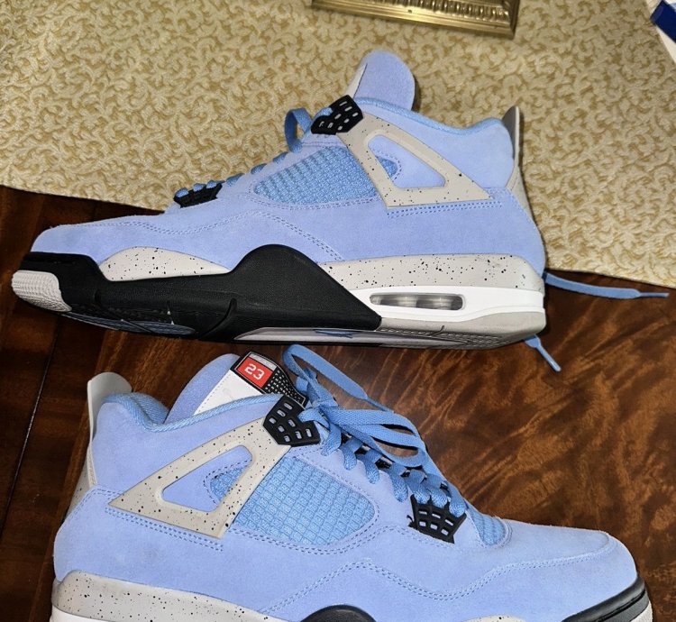 Air Jordan 4 Retro University Blue