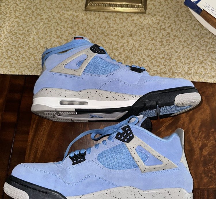 Air Jordan 4 Retro University Blue