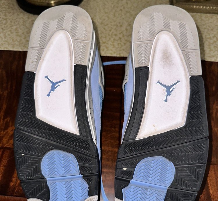 Air Jordan 4 Retro University Blue