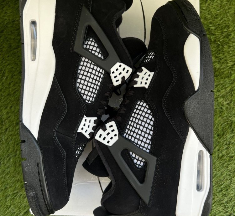 Air Jordan 4 Retro White Thunder