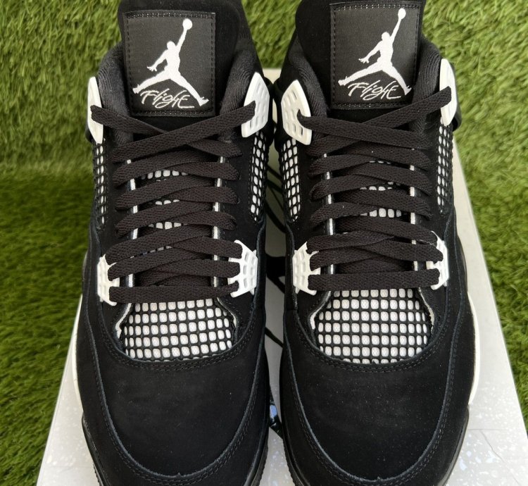 Air Jordan 4 Retro White Thunder