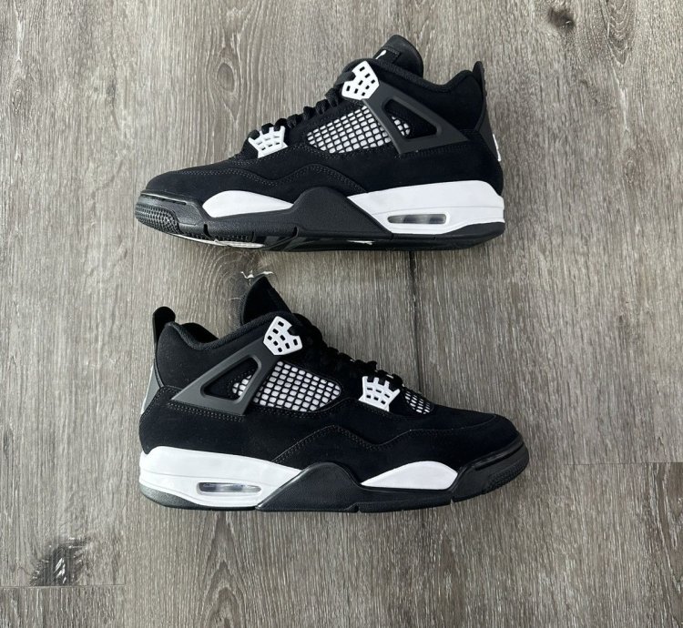 Air Jordan 4 Retro White Thunder Pre-owned