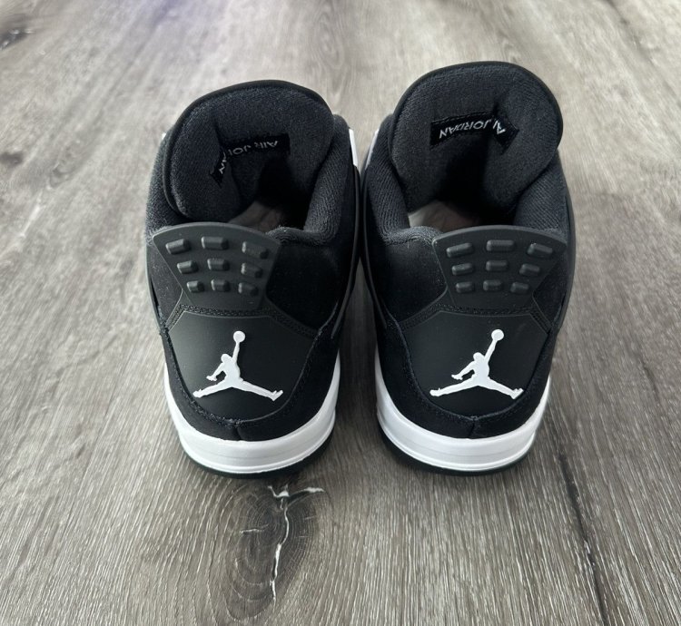 Air Jordan 4 Retro White Thunder Pre-owned