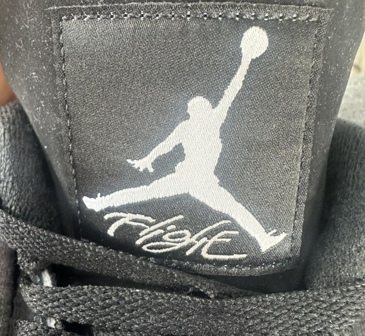 Air Jordan 4 Retro White Thunder Pre-owned
