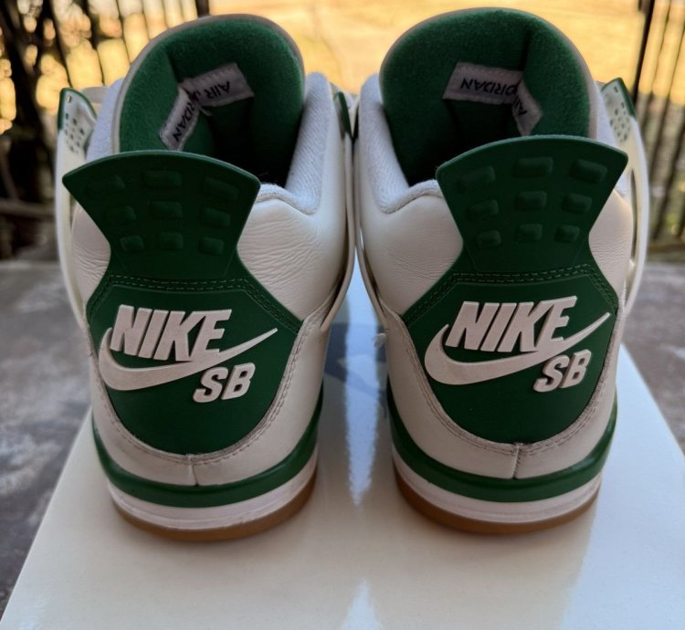 Air Jordan 4 Sb Pine Green