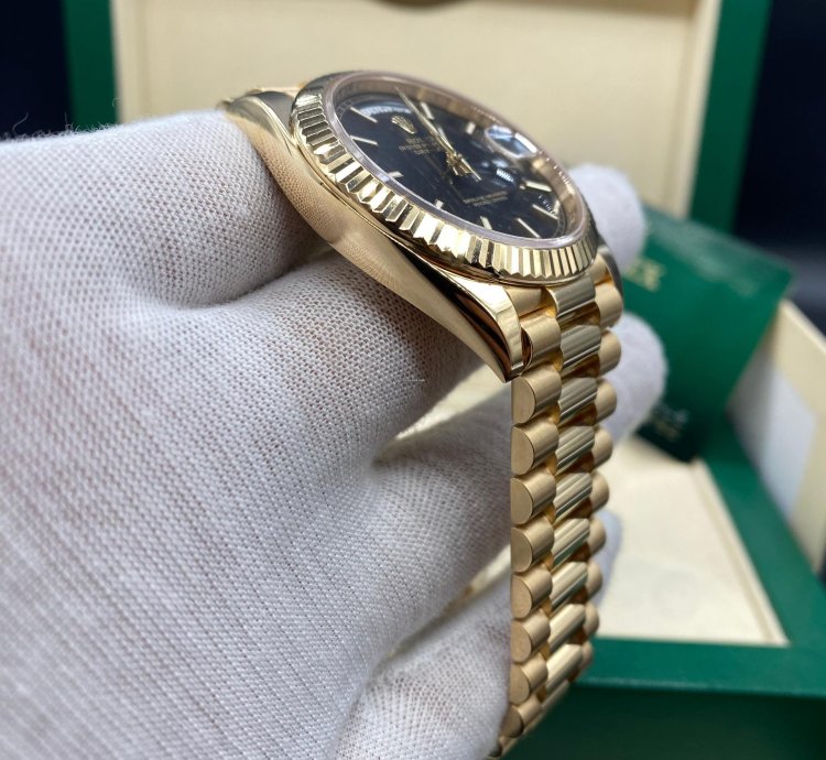 Rolex Day-date 40 Black Motif Dial 228238 Complete Set