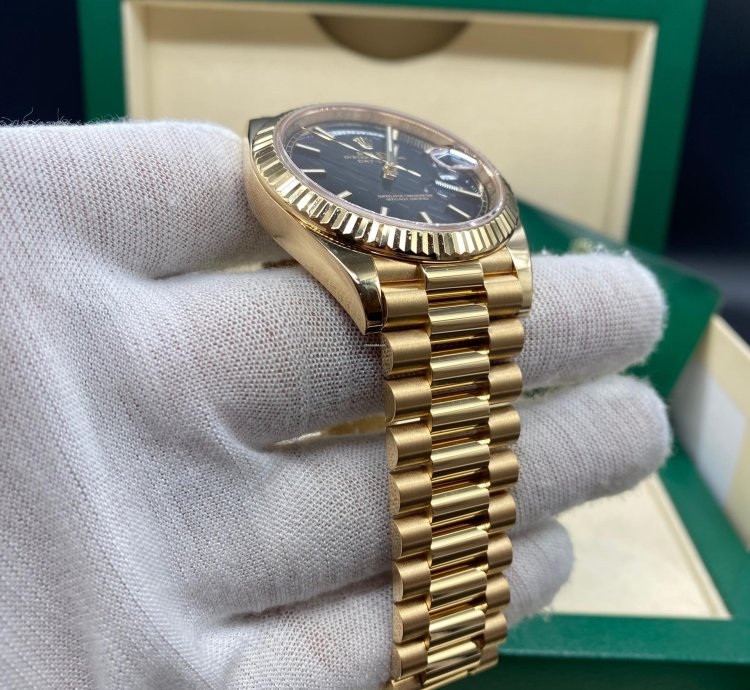 Rolex Day-date 40 Black Motif Dial 228238 Complete Set