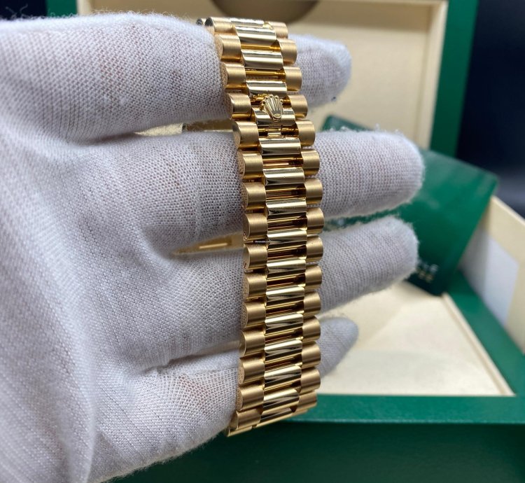 Rolex Day-date 40 Black Motif Dial 228238 Complete Set