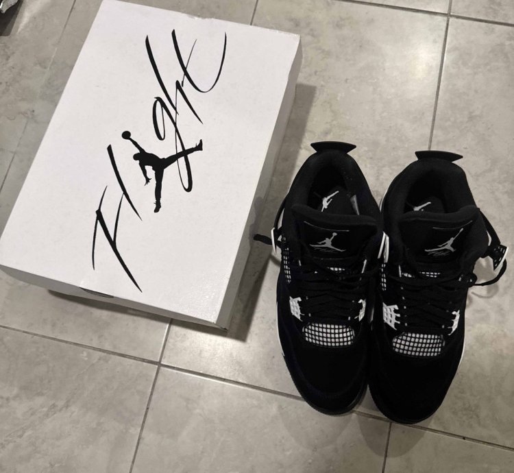 Air Jordan 4 White Thunder