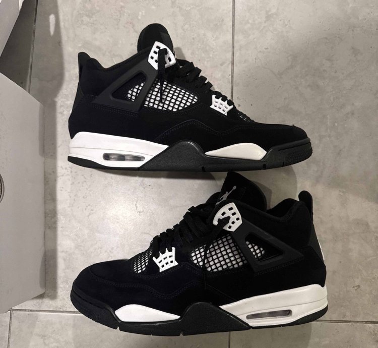 Air Jordan 4 White Thunder