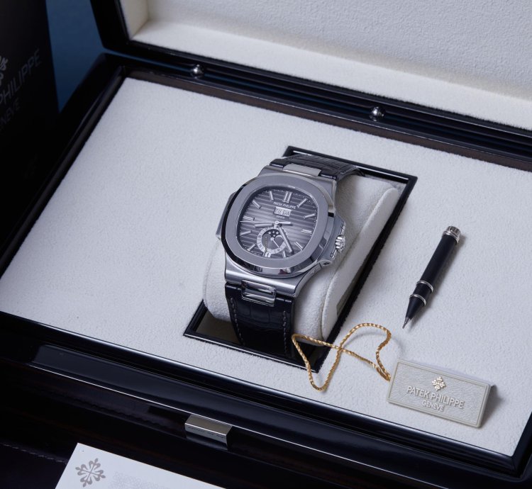Patek Philippe Nautilus 5726a-001 - Box Papers - 24-month Warranty - 2018