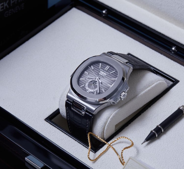 Patek Philippe Nautilus 5726a-001 - Box Papers - 24-month Warranty - 2018