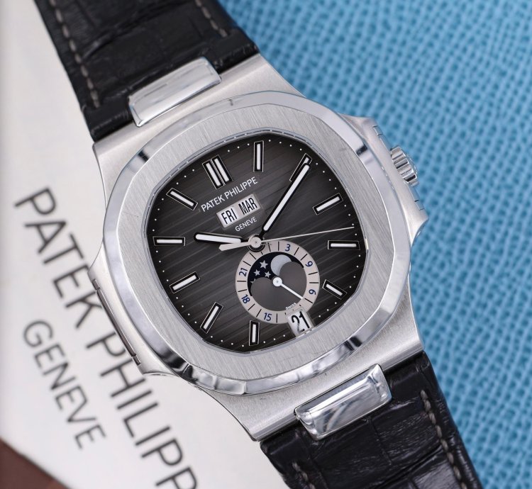 Patek Philippe Nautilus 5726a-001 - Full Set - Excellent Condition - 2013