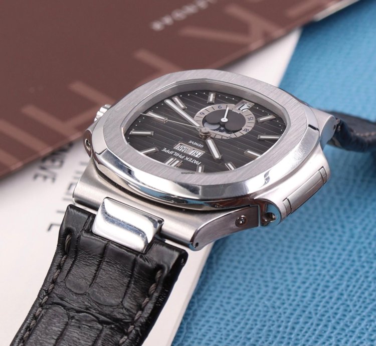 Patek Philippe Nautilus 5726a-001 - Full Set - Excellent Condition - 2013