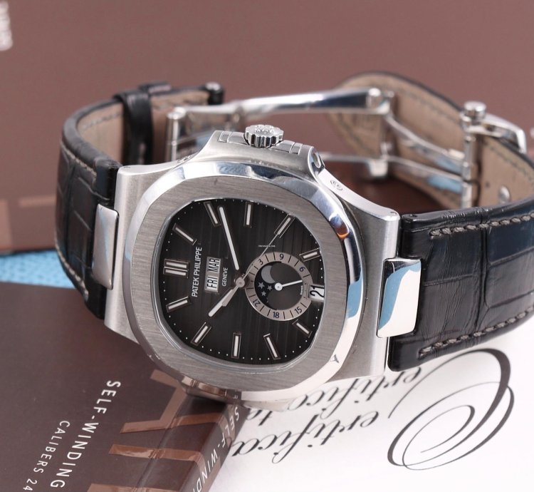 Patek Philippe Nautilus 5726a-001 - Full Set - Excellent Condition - 2013