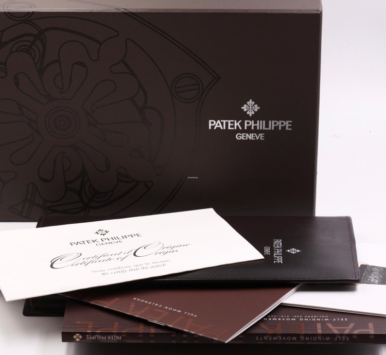 Patek Philippe Nautilus 5726a-001 - Full Set - Excellent Condition - 2013