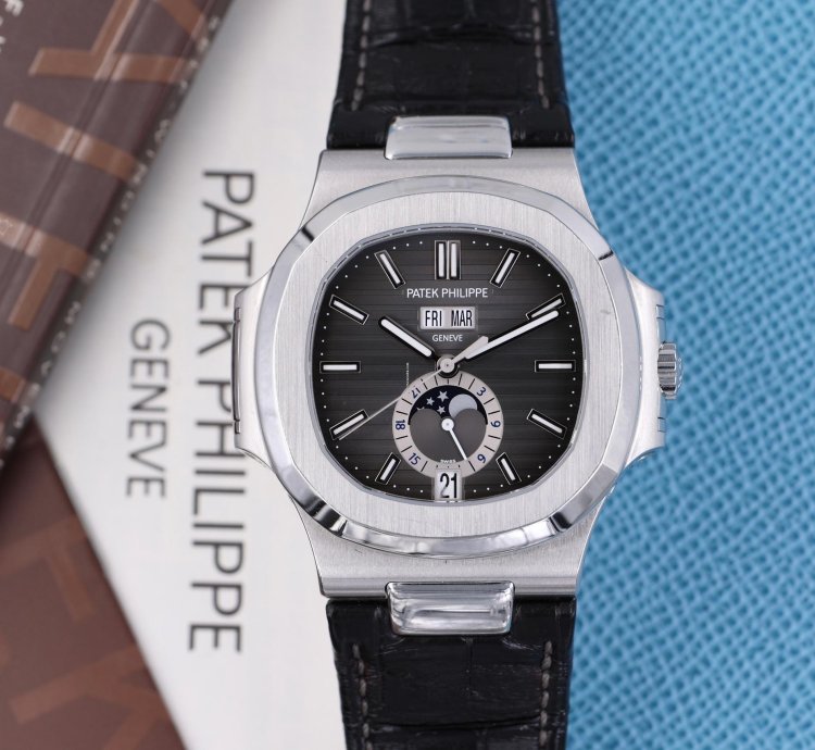 Patek Philippe Nautilus 5726a-001 - Full Set - Excellent Condition - 2013