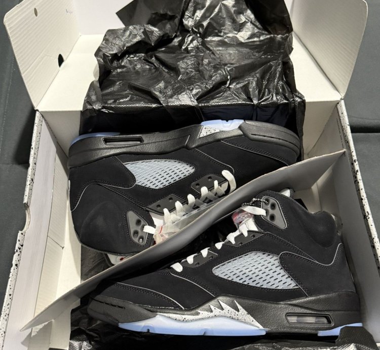 Air Jordan 5 Black Metallic Reimagined