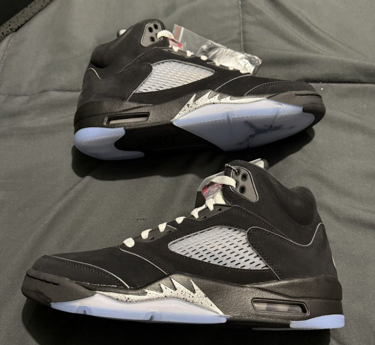 Air Jordan 5 Black Metallic Reimagined