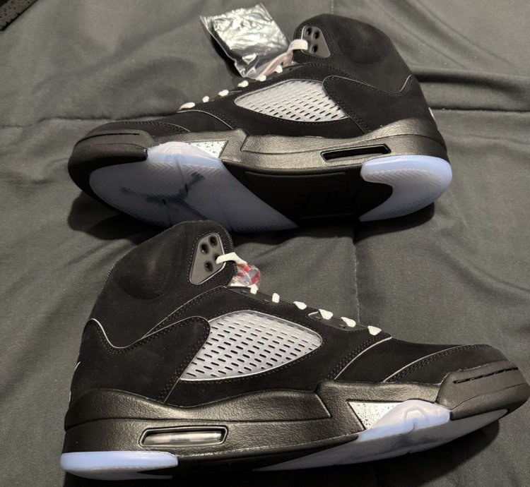 Air Jordan 5 Black Metallic Reimagined