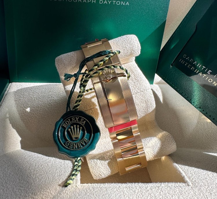 Rolex Daytona Cosmograph Daytona New Reference 2024 Yellow Gold Champagne Dial Black Subdials