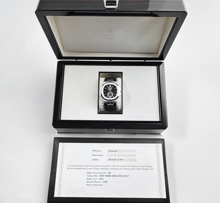 Patek Philippe Nautilus 5726a-001 Annual Calendar Moon Phases Stainless Steel Black Dial 2016