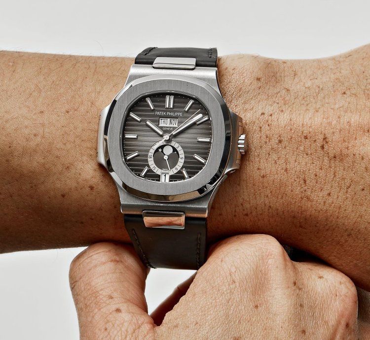 Patek Philippe Nautilus 5726a-001 Annual Calendar Moon Phases Stainless Steel Black Dial 2016