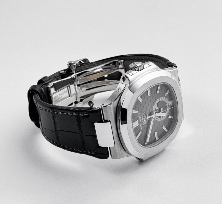Patek Philippe Nautilus 5726a-001 Annual Calendar Moon Phases Stainless Steel Black Dial 2016