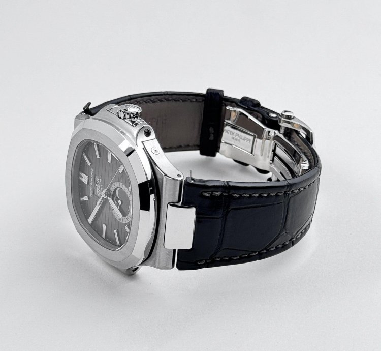 Patek Philippe Nautilus 5726a-001 Annual Calendar Moon Phases Stainless Steel Black Dial 2016