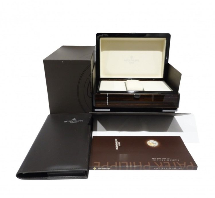 Patek Philippe Nautilus 5726a-001 Automatic Steel Good