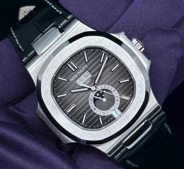 Patek Philippe Nautilus 5726a-001 Stainless Steel Full Set Annual Calendar 2022