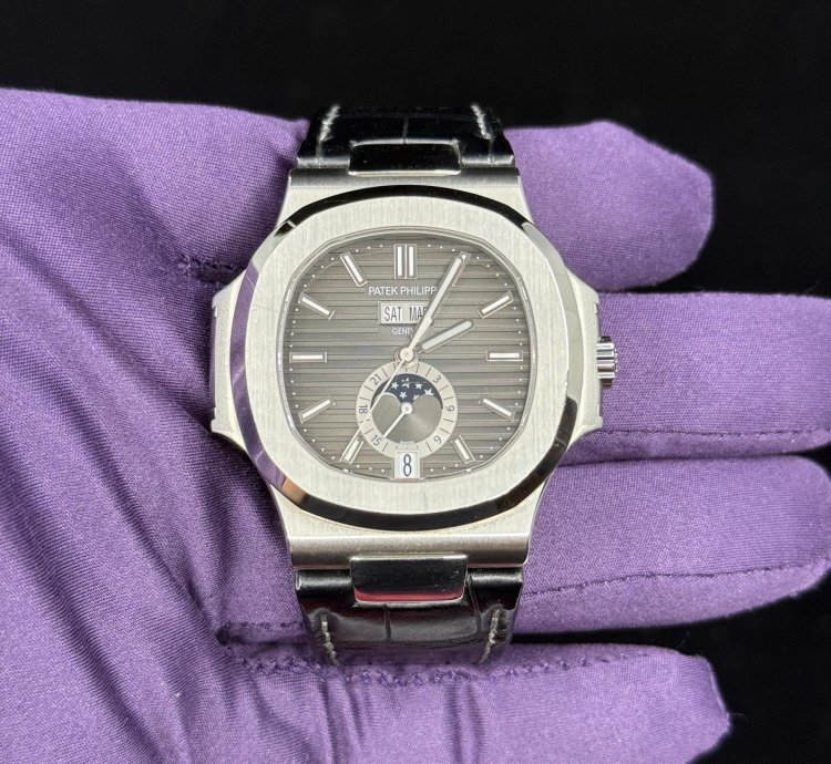 Patek Philippe Nautilus 5726a-001 Stainless Steel Full Set Annual Calendar 2022