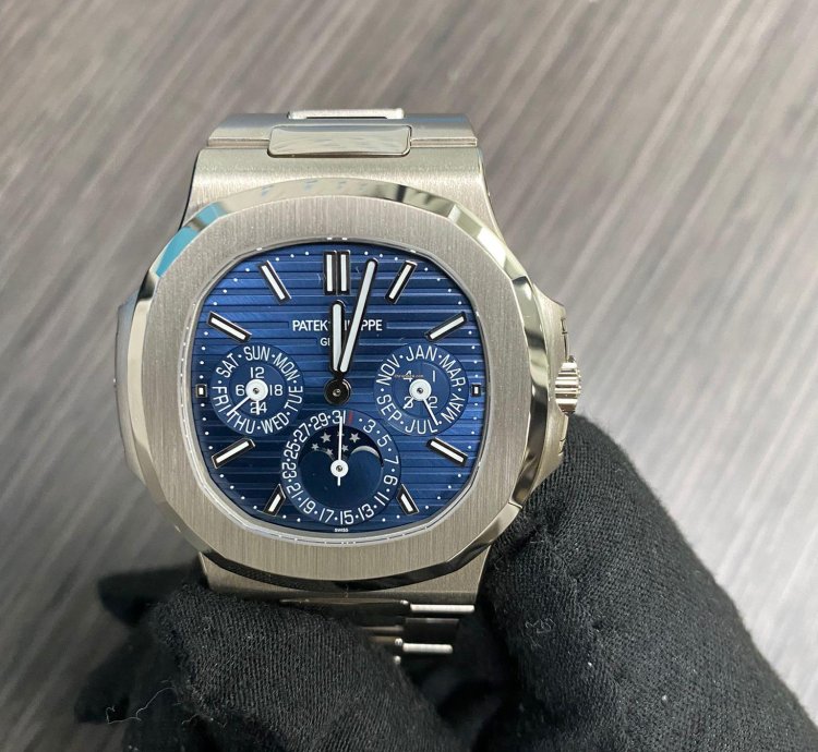 Patek Philippe Nautilus 5740 1g Nautilus White Gold Perpetual
