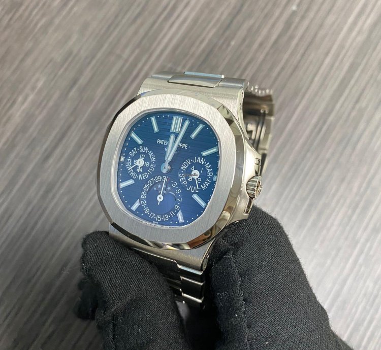 Patek Philippe Nautilus 5740 1g Nautilus White Gold Perpetual