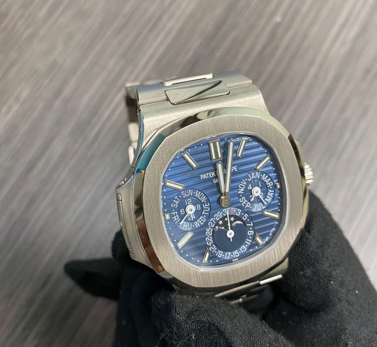 Patek Philippe Nautilus 5740 1g Nautilus White Gold Perpetual