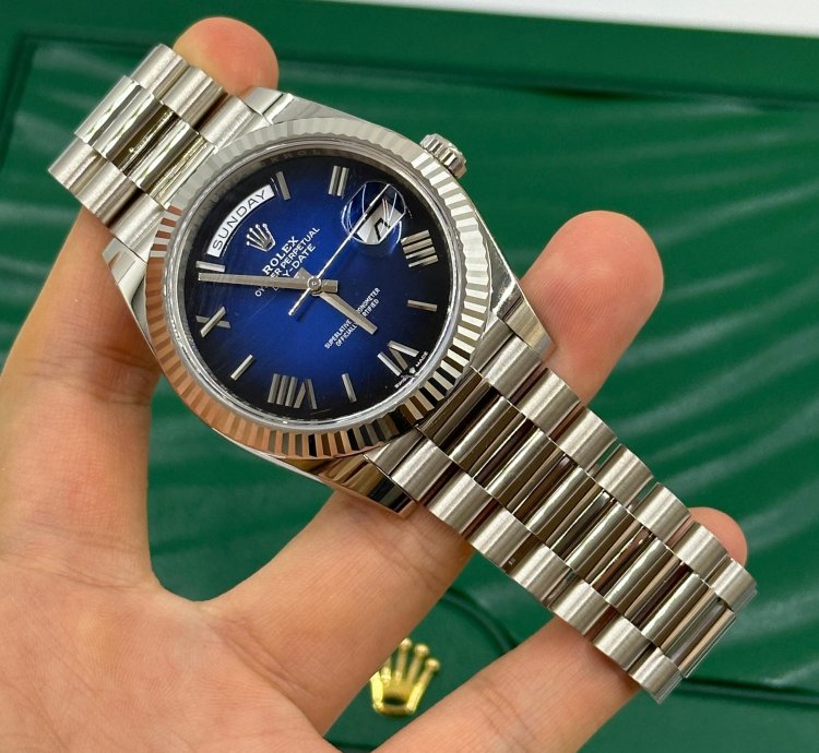 Rolex Day-date 40 Blue Roman Dial Ombr Blue