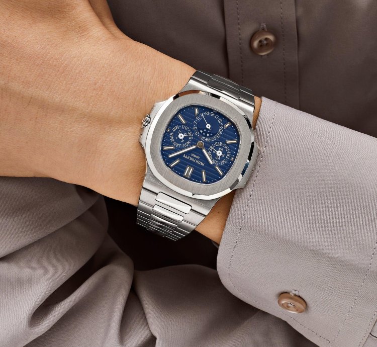 Patek Philippe Nautilus 5740 1g-001 Perpetual Calendar Moon Phases 2019