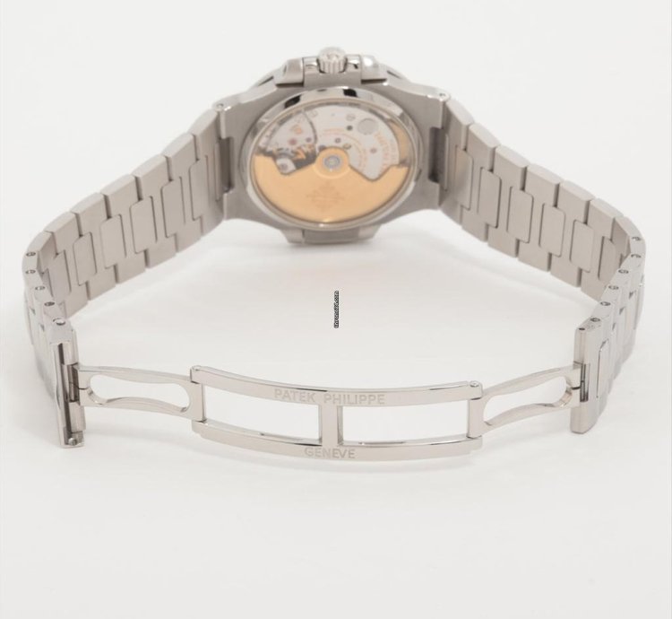 Patek Philippe Nautilus 5800 1a-001 Automatic Steel Very Good