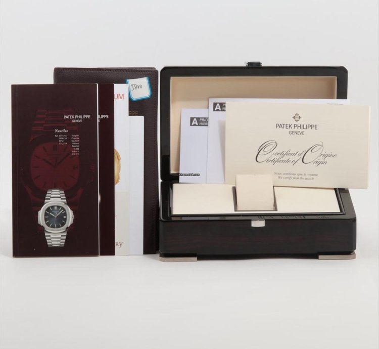 Patek Philippe Nautilus 5800 1a-001 Automatic Steel Very Good