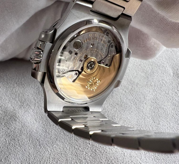 Patek Philippe Nautilus 5800 Archive Papers Excellent Condition