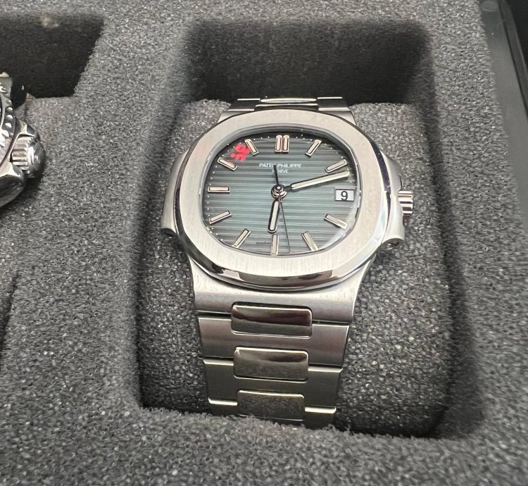 Patek Philippe Nautilus 5800 Archive Papers Excellent Condition