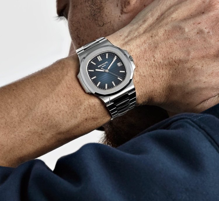 Patek Philippe Nautilus 5811 1g-001 White Gold Blue Dial 2022