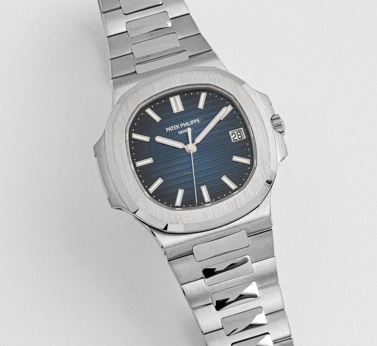Patek Philippe Nautilus 5811 1g-001 White Gold Blue Dial 2022