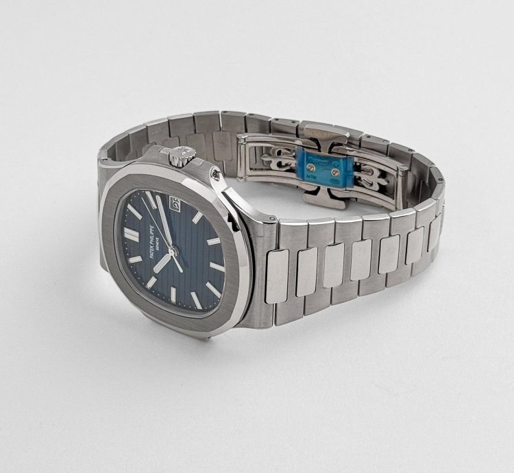 Patek Philippe Nautilus 5811 1g-001 White Gold Blue Dial 2022