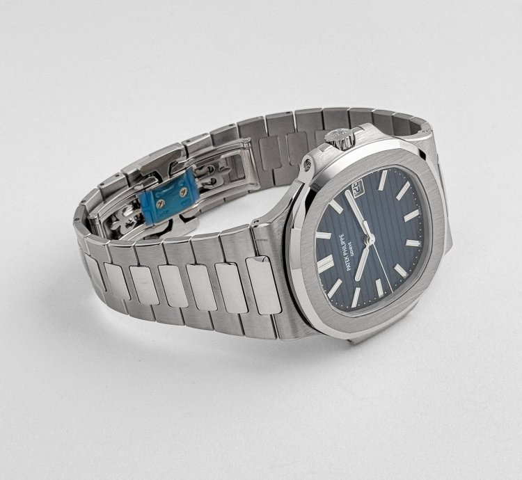 Patek Philippe Nautilus 5811 1g-001 White Gold Blue Dial 2022